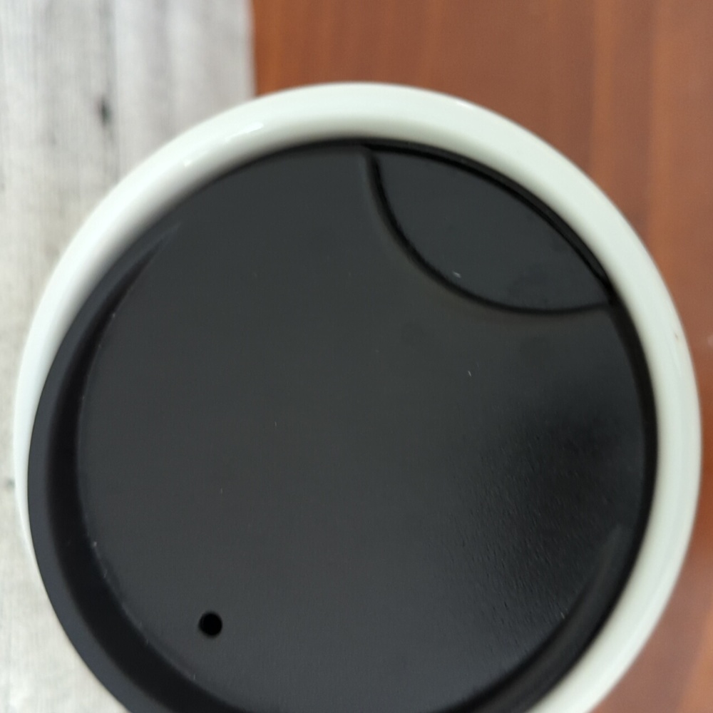 Starbucks ceramic traveler mug with iconic logo - Picture 7 of 7